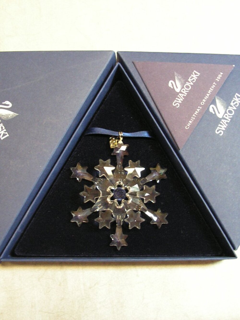 Swarovski Crystal 2004 Annual Edition Snowflake / Star Christmas Ornament 631562